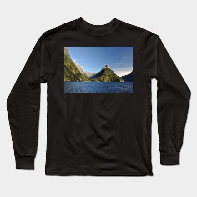 Nouvelle Zélande -  Milford Sound Long Sleeve T-Shirt by franck380